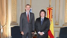 Milei junto al Rey de España.
