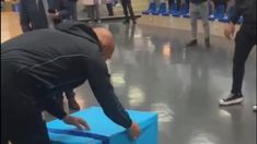 El hilarante regalo que recibió el DT del Napoli: le dieron el volante del auto que le habían robado en 2021