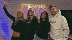 Julieta, la Tora, Daniela y Nacho realizaron su debut con Fuera de Joda. Julieta, la Tora, Daniela y Nacho realizaron su debut con Fuera de Joda.