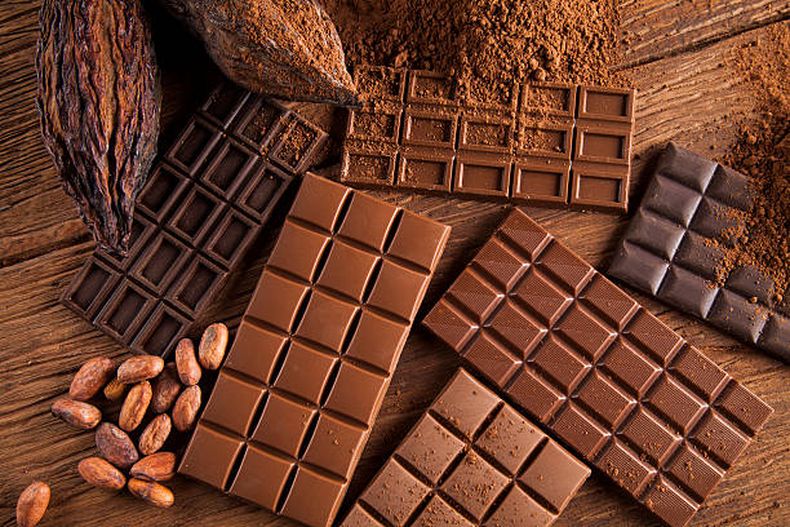 Consumir una pequeña cantidad de chocolate a diario