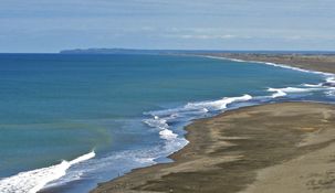 Ubicado en la costa rionegrina del Golfo San Matías, Bahía Creek emerge como un balneario único.