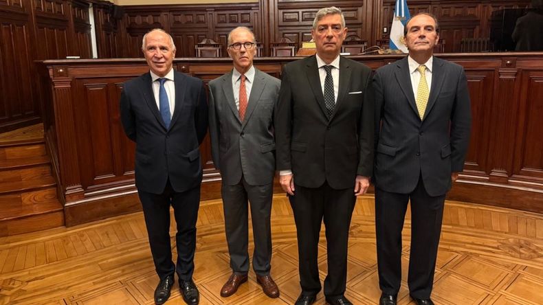 La foto de Manuel García Mansilla como nuevo juez de la Corte Suprema. 