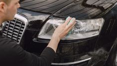 Limpiar esta parte del auto con esta técnica permite prevenir el deterior al poder hacerlo de manera regular.