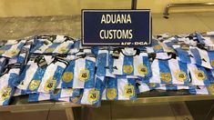 ezeiza: un pasajero intento ingresar al pais con 302 camisetas de futbol originales en su equipaje ezeiza: un pasajero intento ingresar al pais con 302 camisetas de futbol originales en su equipaje