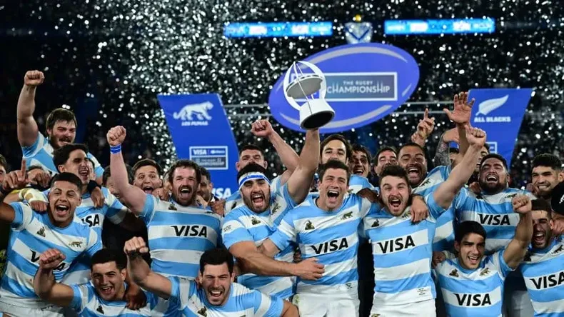 El festejo de Los Pumas tras un triunfo histórico.