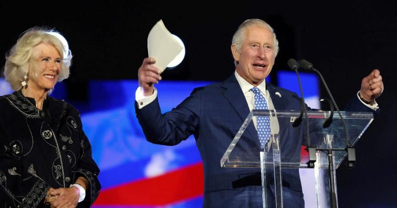 El príncipe Carlos durante su discurso frente al palacio de Buckingham