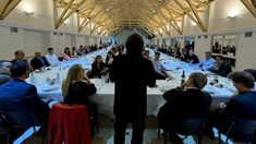 Javier Milei celebró junto a los 87 diputados que respaldaron su veto al aumento de los haberes jubilatorios.&nbsp;