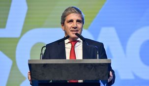 Nicolás Dujove, ministro de Economía y Luis Caputo, ministro de Finanzas en el gobierno de Macri, en el último ingreso al crédito internacional del país en 2018. Nicolás Dujove, ministro de Economía y Luis Caputo, ministro de Finanzas en el gobierno de Macri, en el último ingreso al crédito internacional del país en 2018.