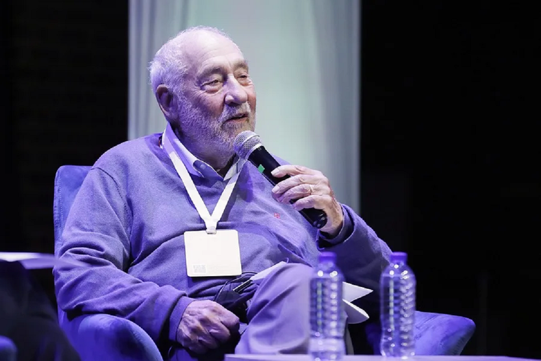 Nobel de Economía, advirtió que Argentina "está en la puerta de otra crisis"