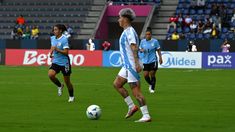 Yamila Rodríguez, una de las referentes de la Selección, domina el balón. Yamila Rodríguez, una de las referentes de la Selección, domina el balón.