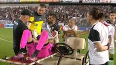 Brian Olivera fue agredido por parte de la hinchada de Quilmes y el árbitro suspendió el encuentro Brian Olivera fue agredido por parte de la hinchada de Quilmes y el árbitro suspendió el encuentro