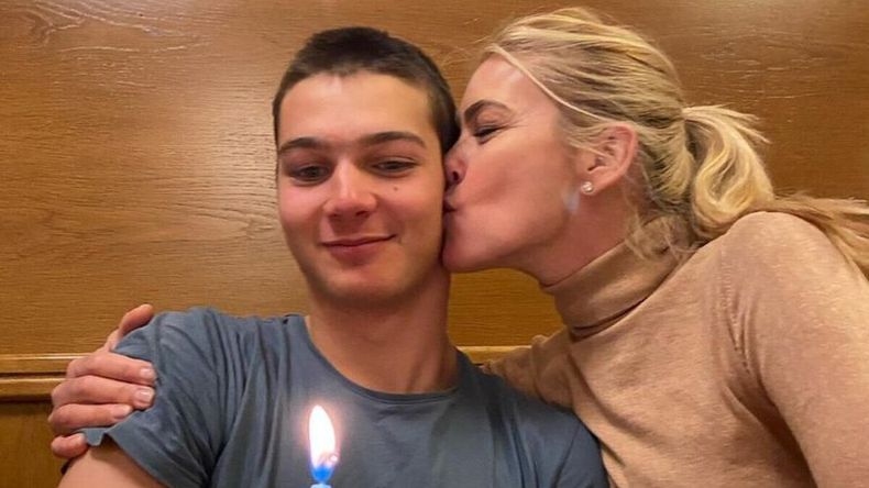 Valeria Mazza junto a su hijo Tiziano.