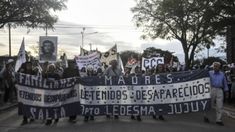 Marcha en reclamo de justicia por la Noche del Apagón, causa en la que estaba procesado Carlos Blaquier. Marcha en reclamo de justicia por la Noche del Apagón, causa en la que estaba procesado Carlos Blaquier.
