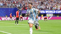 Enzo Fernández convirtió el tercer gol que dio vuelta el partido ante Egipto.