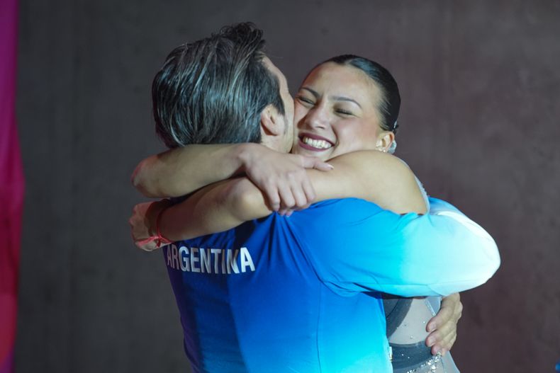 Micaela Lopetegui junto a Gastón Passini tras su programa largo.