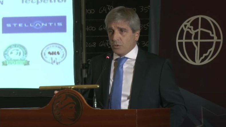 Luis Caputo subrayó que esa plata irá a financiar mayormente al sector privado y a alguna provincia.