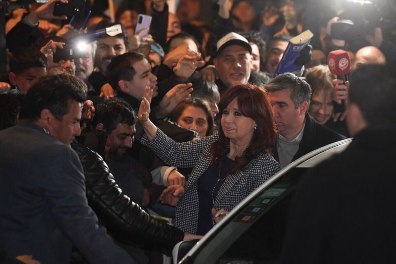 La querella solicitó el secuestro e investigación de nuevo celulares.&nbsp;
