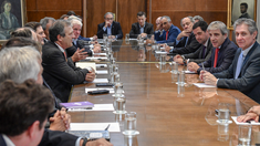 Luis Caputo recibió a empresas británicas. Luis Caputo recibió a empresas británicas.