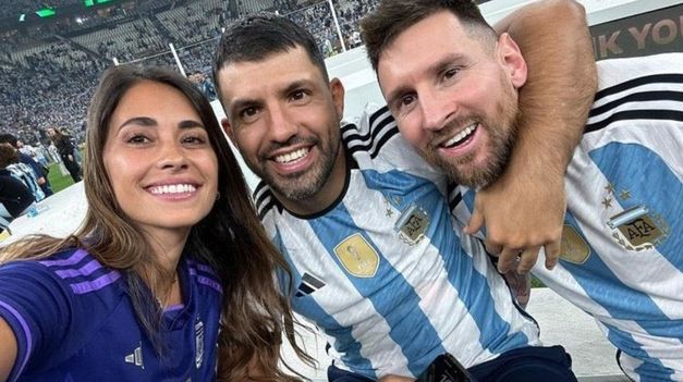 Antonela, Lio y el Kun y la foto que recorre las redes sociales.