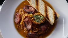 El locro es uno de los platos preferidos de los argentinos. El locro es uno de los platos preferidos de los argentinos.