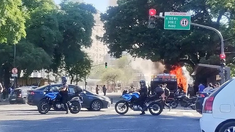 Se incendió un colectivo en Constitución y los pasajeros se salvaron. Se incendió un colectivo en Constitución y los pasajeros se salvaron.