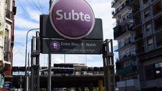La estación Entre Ríos homenajea a Rodolfo Walsh desde 2013. La estación Entre Ríos homenajea a Rodolfo Walsh desde 2013.