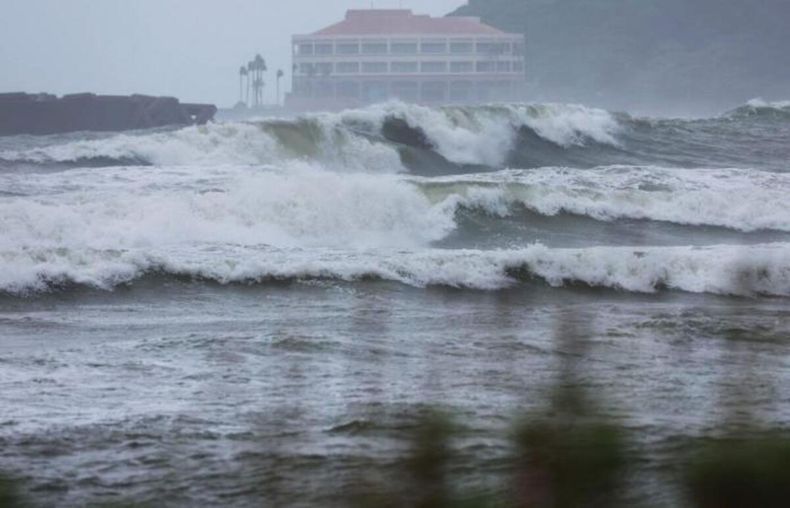 La llegada del tifón Nanmadol puso en alerta a dos millones de personas en Japón.