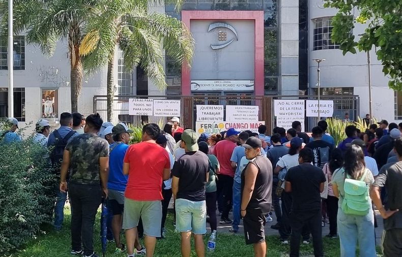Más de 500 familias se quedan sin trabajo por la clausura de una feria productora en Jujuy.