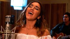 July Abril lanza Es el momento y se perfila como la revelación del pop argentino July Abril lanza Es el momento y se perfila como la revelación del pop argentino