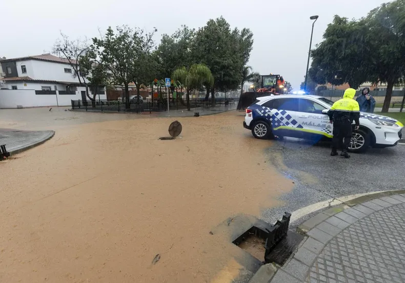 España levanta la alerta roja tras las persistentes lluvias.