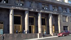 El Ministerio de Economía anunció una nueva recompra de bonos. El Ministerio de Economía anunció una nueva recompra de bonos.