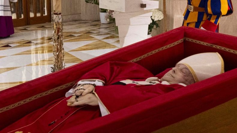 Los restos de Francisco serán inhumados. Los restos de Francisco serán inhumados.