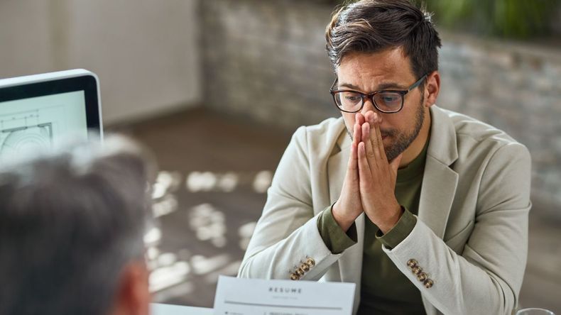 La Prestación por Desempleo es un respaldo financiero dirigido a trabajadores bajo relación de dependencia que han sido despedidos sin causa justificada