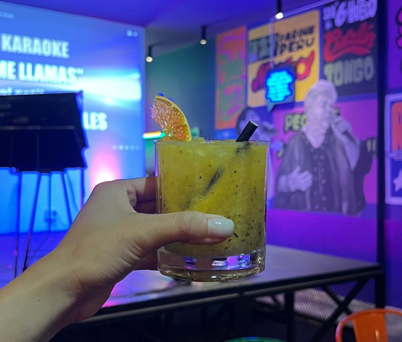 El primer bar en Argentina para atravesar penas de amor con karaoke ...