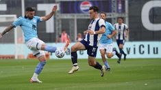 Rébola cometió una severa falta contra Depietri. Rébola cometió una severa falta contra Depietri.