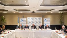 Guillermo Francos junto a los principales referentes de AEA.