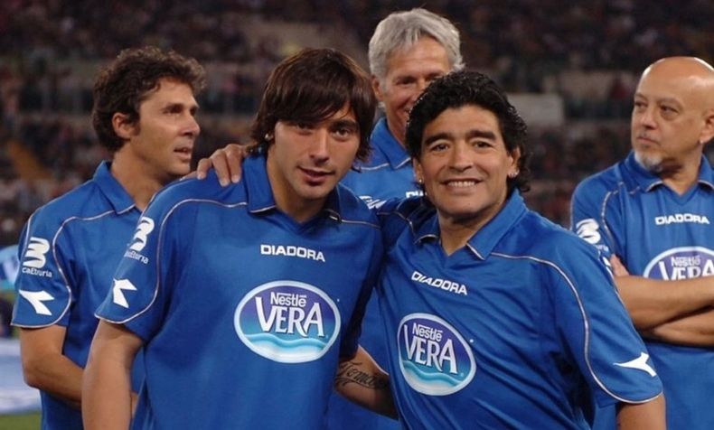 Ezequiel Lavezzi y Diego Maradona.