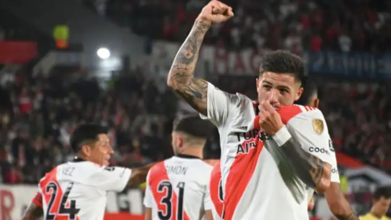 Echeverri continuará vistiendo la camiseta de River hasta diciembre de 2024.