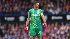 Dibu estaría muy cerca de irse del club de Birmingham. Dibu estaría muy cerca de irse del club de Birmingham.