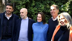 Rodríguez Larreta, Santilli y Carrió en Azul, junto a la aspirante a intendenta local Natalia Colomé.