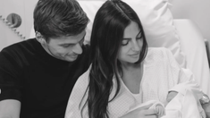 El piloto de F1 se alegró por poder estar cuando la beba nació. El piloto de F1 se alegró por poder estar cuando la beba nació.