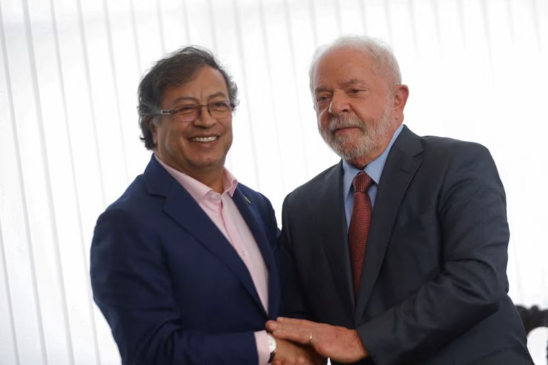 El presidente de Colombia y el de Brasil durante una reunión en Brasilia