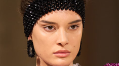 Las propuestas buscan destacar la autenticidad de cada rostro con toques audaces y contemporáneos. Las propuestas buscan destacar la autenticidad de cada rostro con toques audaces y contemporáneos.