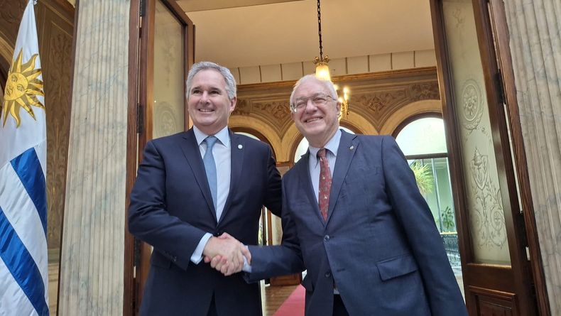 El canciller Pablo Quirno y su par uruguayo