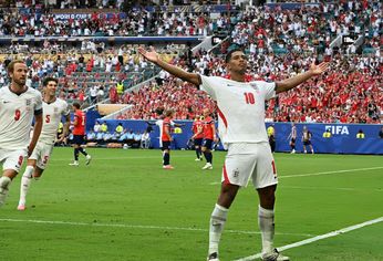 Jude Bellingham metió doblete e Inglaterra le gana 2 a 1 a Noruega por los cuartos de final.