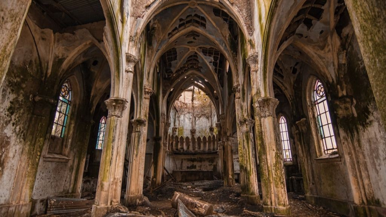 Vivoratá, en la provincia de Buenos Aires, combina turismo rural con historias ligadas a una iglesia abandonada rodeada de vegetación. Vivoratá, en la provincia de Buenos Aires, combina turismo rural con historias ligadas a una iglesia abandonada rodeada de vegetación.