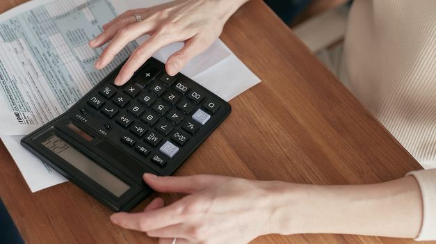 El Gobierno confirmó que subirá el piso del impuesto a las Ganancias.