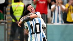 Enzo Fernández se abraza con Messi: hace cinco años, le pedía que no se retire de la Selección. Enzo Fernández se abraza con Messi: hace cinco años, le pedía que no se retire de la Selección.