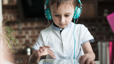 Cómo podría integrarse la tecnología con la educación tradicional. Cómo podría integrarse la tecnología con la educación tradicional.