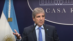 Caputo había convocado a una conferencia de prensa por la mañana. Caputo había convocado a una conferencia de prensa por la mañana.